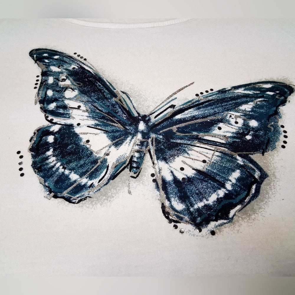Chic White Butterfly Print Tee - Picture 2 of 5